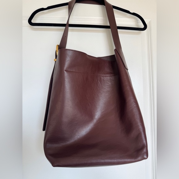 Madewell Handbags - NWT! | MADEWELL The Essential Bucket Tote in Chocolate Raisin Leather